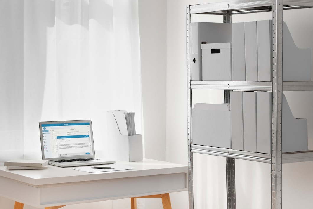 Wykorzystanie przestrzeni w biurze dzięki optymalnemu przechowywaniu dokumentów