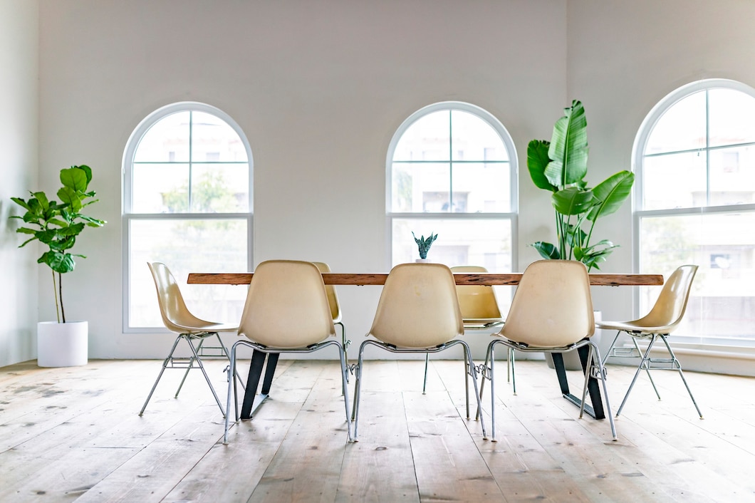 Jak wybrać idealne stoły konferencyjne dla twojego biura